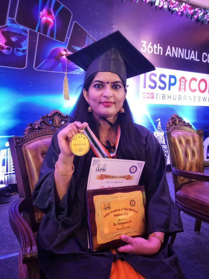 Dr. Kalpana K with the FIAPM Gold Medal and IAPM Fellowship plaque