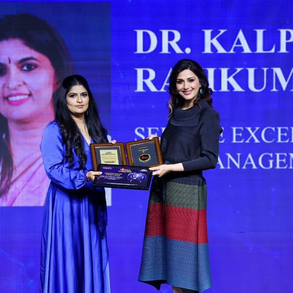 Dr. Kalpana receiving the Times Health Excellence award